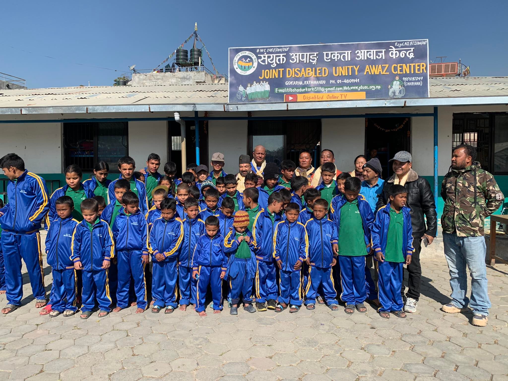 नेपाली बालबालिकालाई युएसए टिकटक ग्रुपको कपडा सहयोग