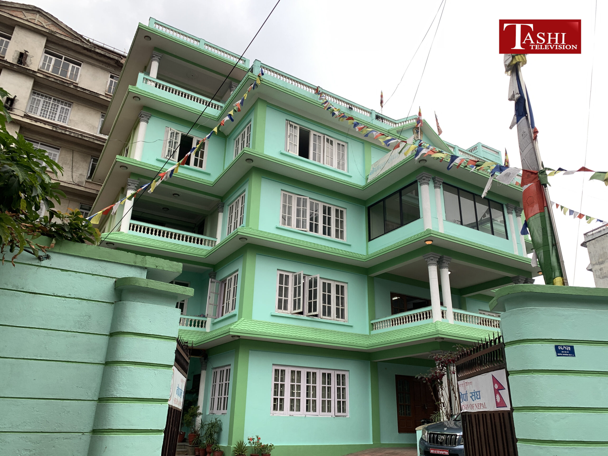 नेपाल शेर्पा संघको भवन खरिदमा सहयोग गर्ने दाताहरूको नाम शिलालेखमा